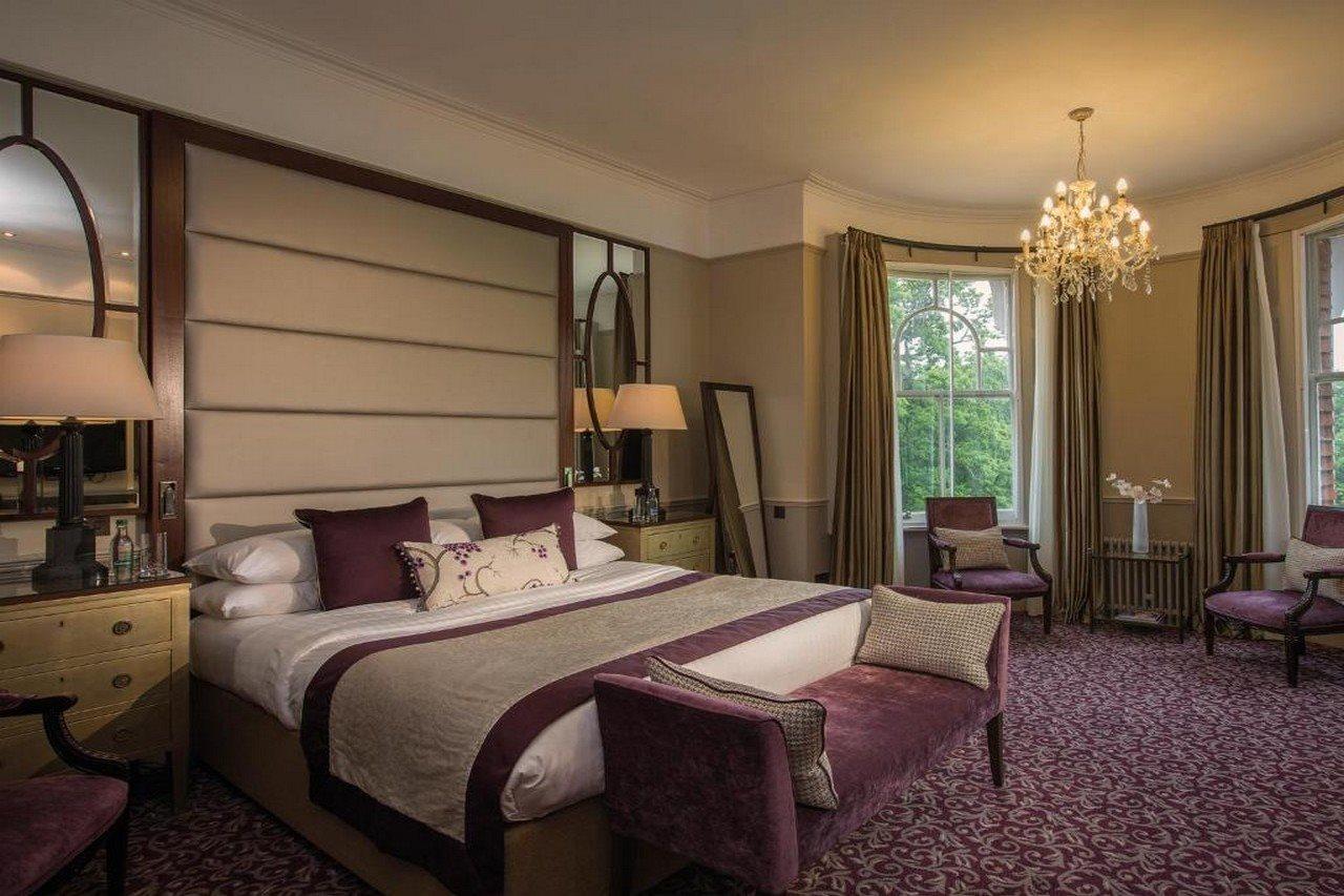 Woodlands Park Hotel Cobham  Bagian luar foto