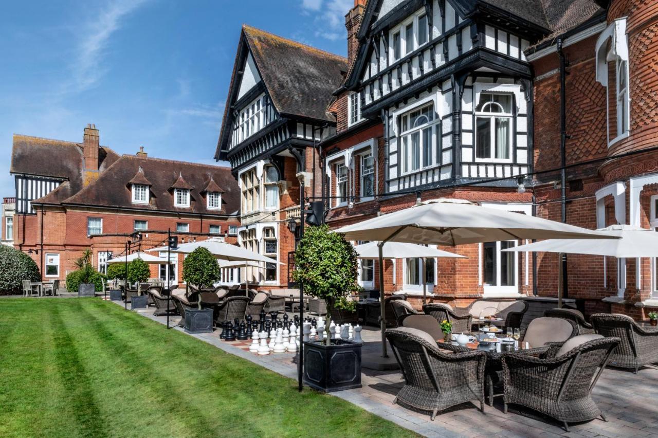 Woodlands Park Hotel Cobham  Bagian luar foto