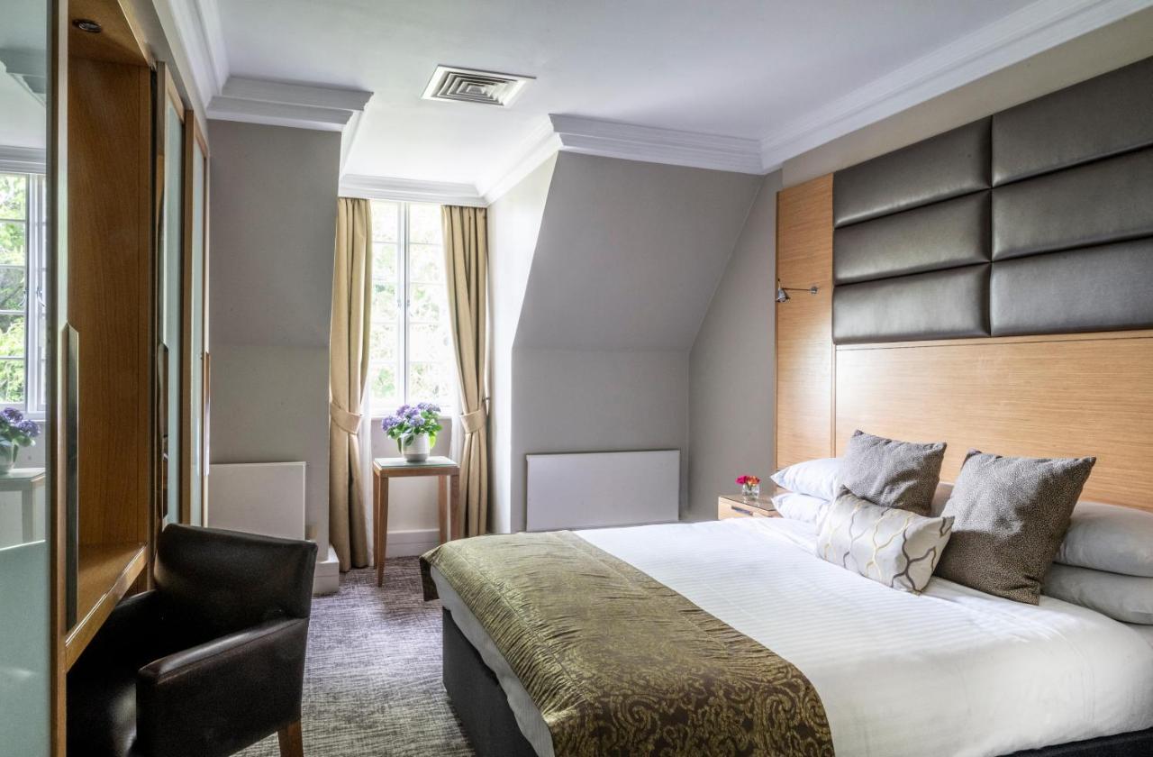 Woodlands Park Hotel Cobham  Bagian luar foto