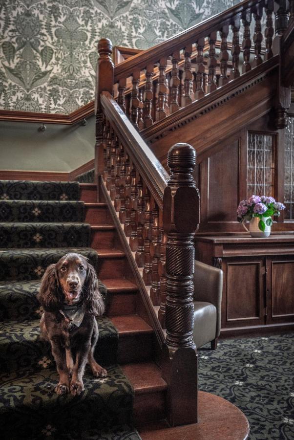 Woodlands Park Hotel Cobham  Bagian luar foto