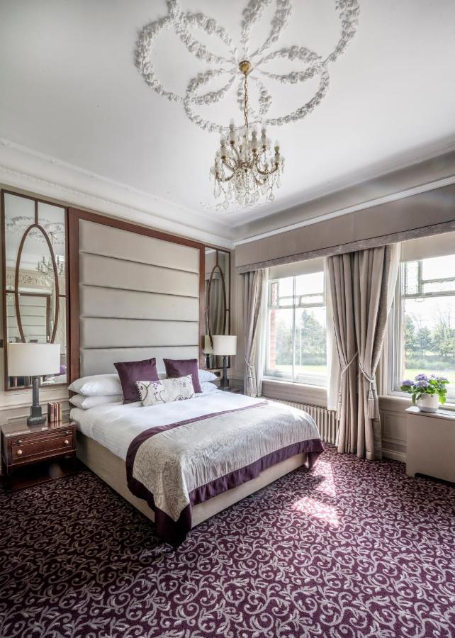 Woodlands Park Hotel Cobham  Bagian luar foto