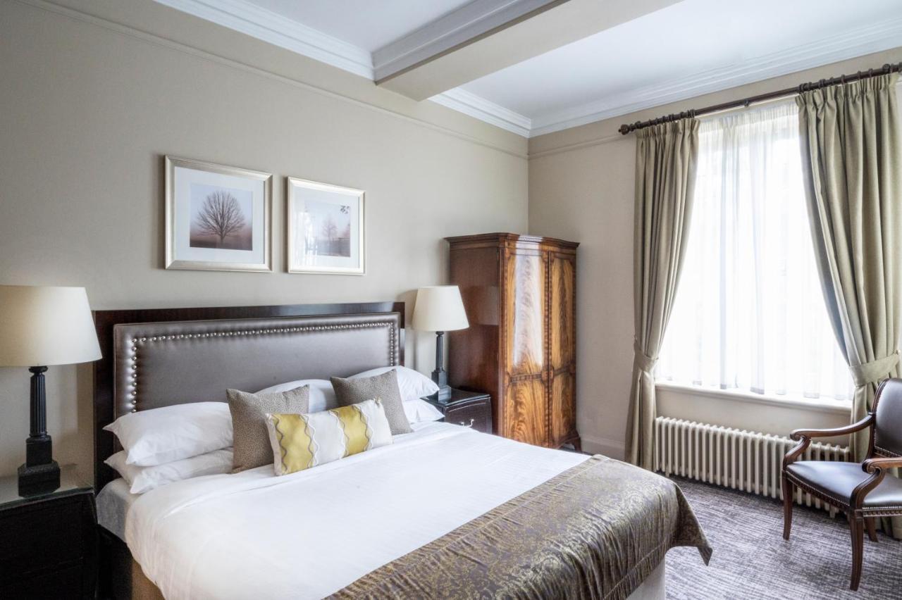 Woodlands Park Hotel Cobham  Bagian luar foto