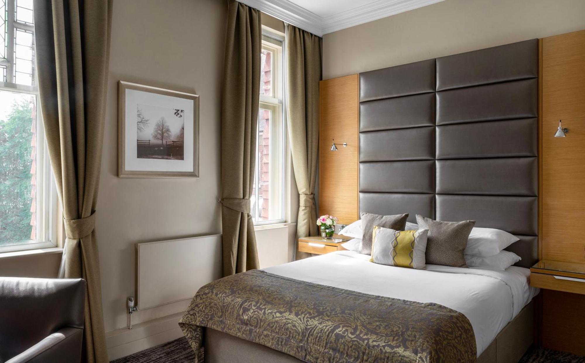 Woodlands Park Hotel Cobham  Bagian luar foto