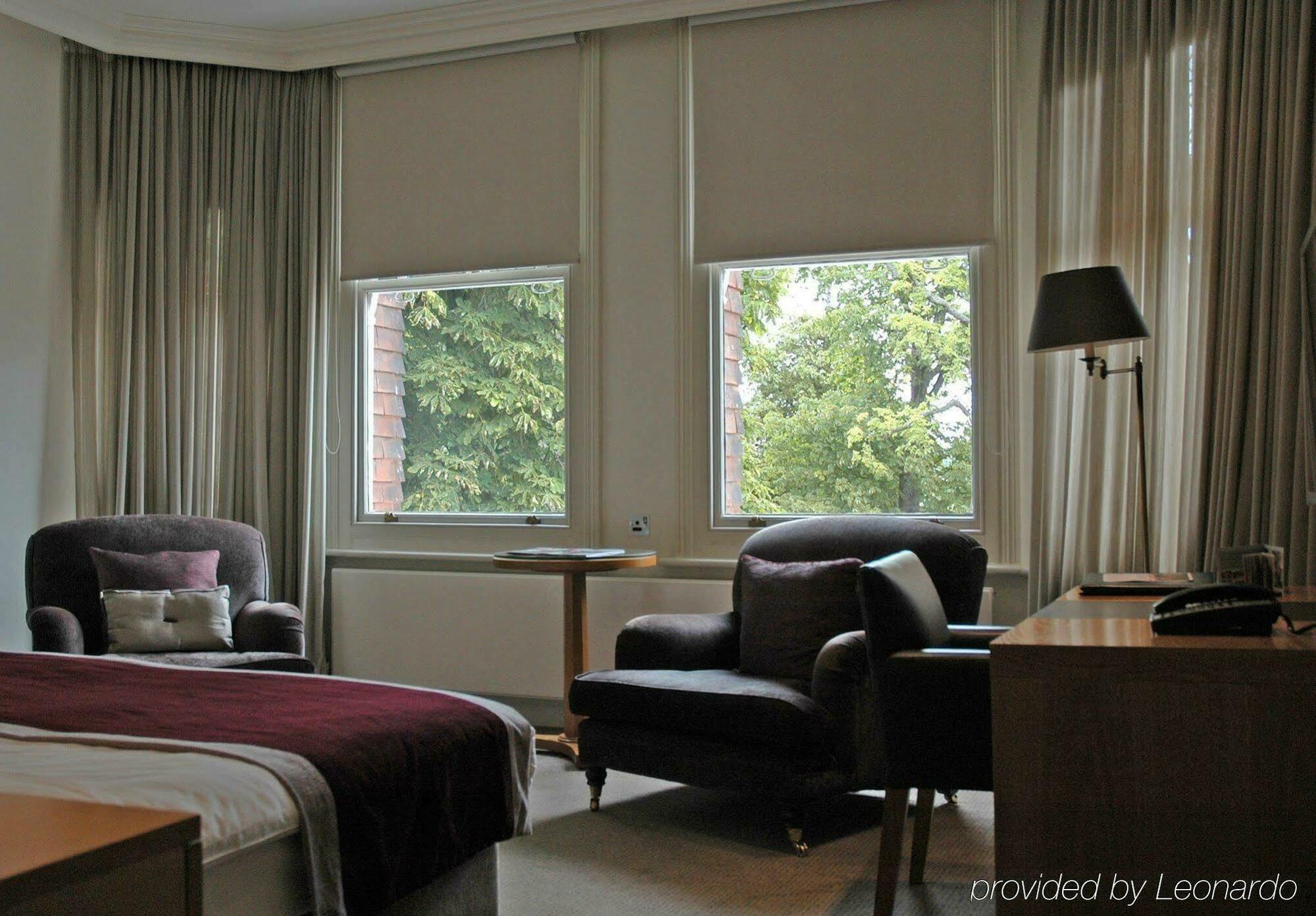 Woodlands Park Hotel Cobham  Bagian luar foto