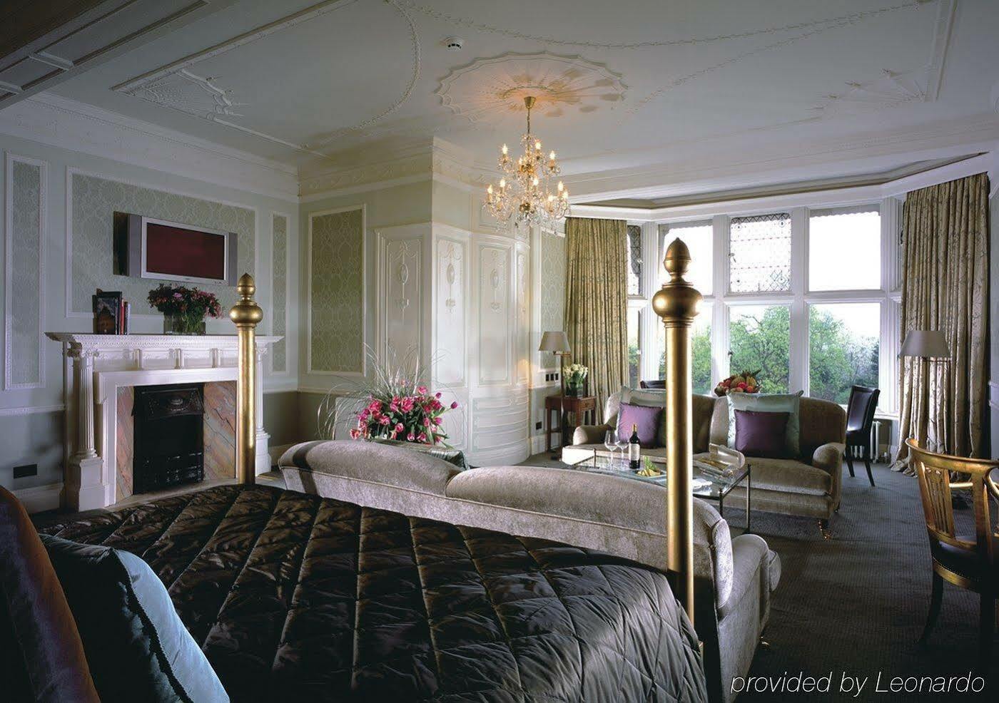 Woodlands Park Hotel Cobham  Bagian luar foto