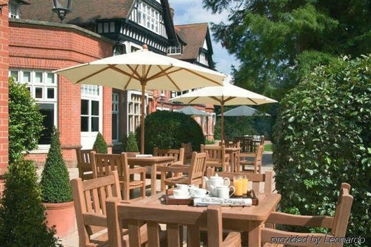 Woodlands Park Hotel Cobham  Bagian luar foto
